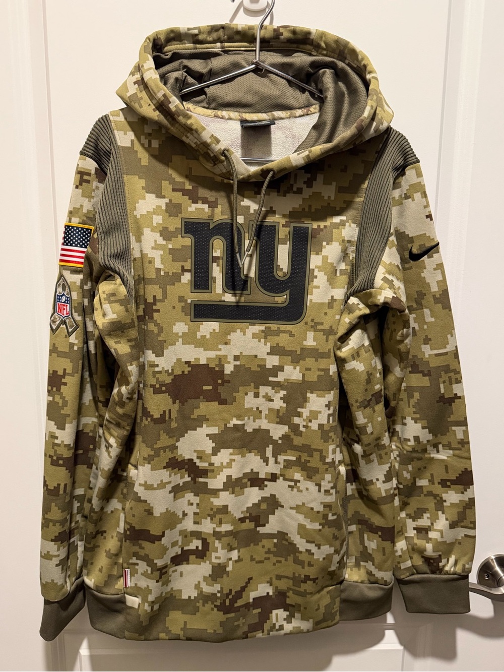 Men’s Nike “NY Giants” Salute to Service Sweatshirt